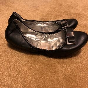 Black leather bow ballet shoes